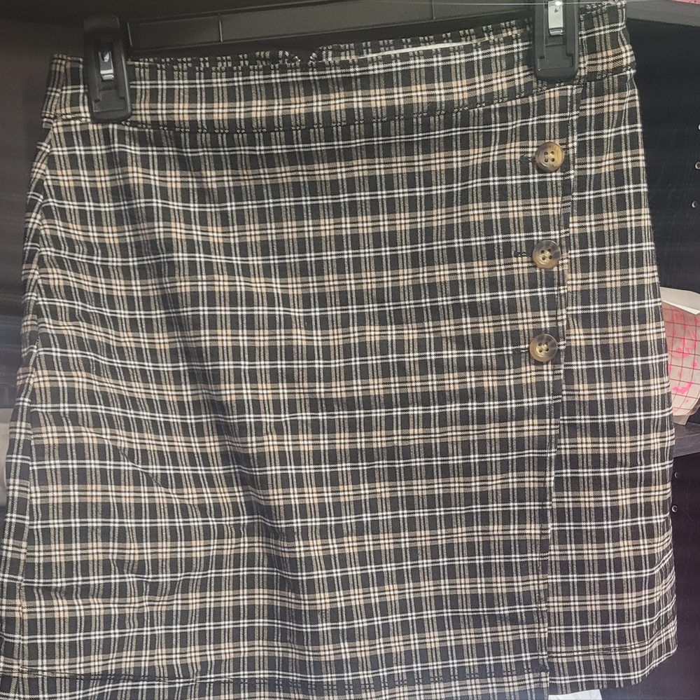 Hollister Black and Cream Asymmetrical A-Line Mini Skirt